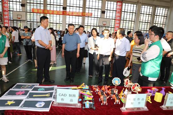 说明: E:\教务处\2023年春季学期\办学成果展\宣传报道\展台展板-嘉宾\7C1A0910.JPG