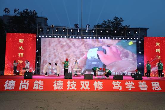 说明: E:\教务处\2023年春季学期\办学成果展\宣传报道\现场展示2\7C1A1045.JPG