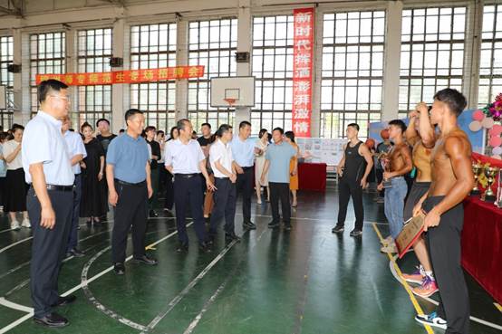 说明: E:\教务处\2023年春季学期\办学成果展\宣传报道\展台展板-嘉宾\7C1A0902.JPG